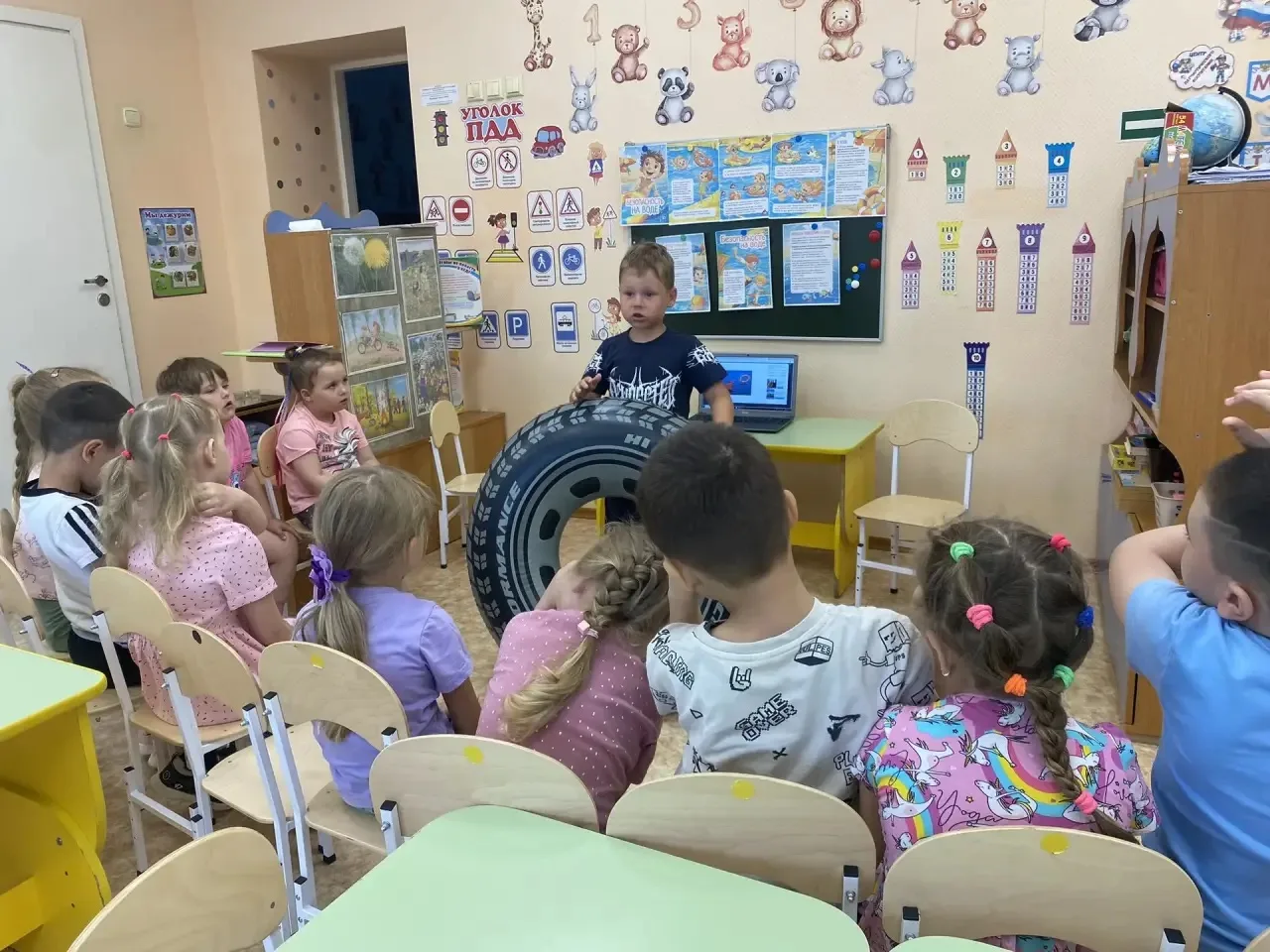 💧В рамках акции  «Научись плавать» с детьми старшей группы была проведена беседа , а в заключении п