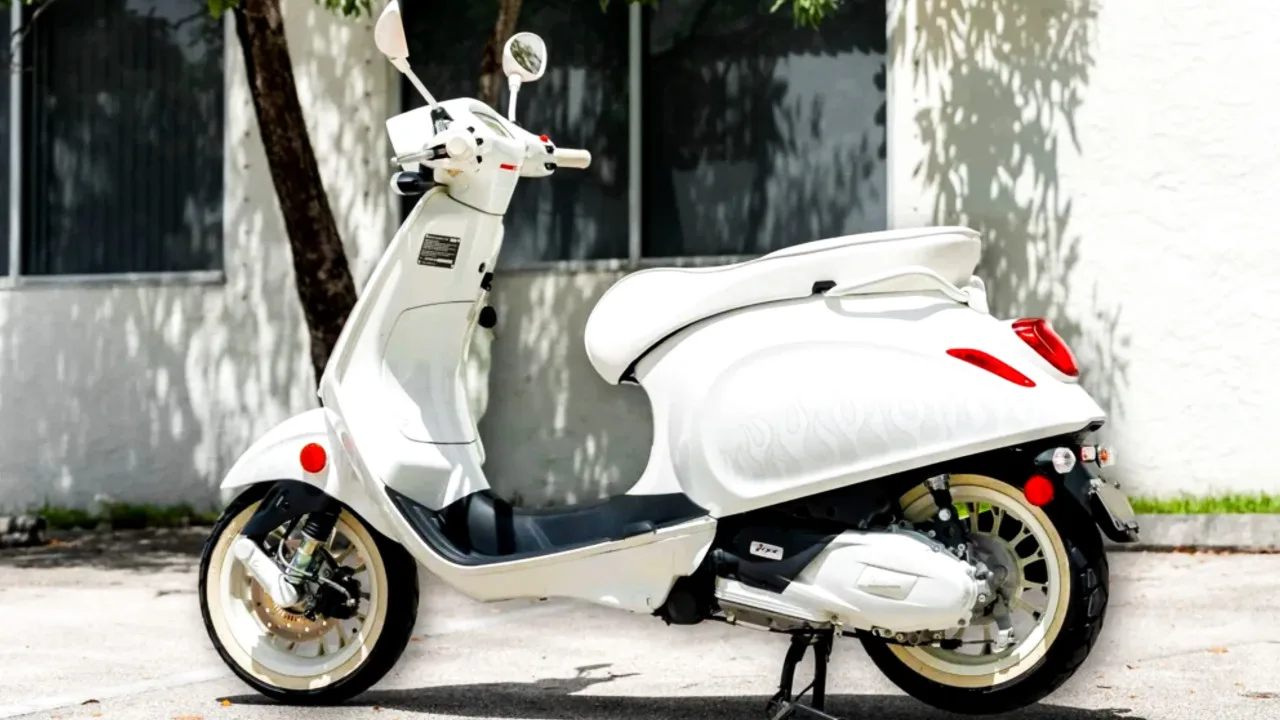 Vespa Justin Bieber ушла с молотка после 84 миль пробега за $4 800

Vespa Sprint Sport 150, оформлен