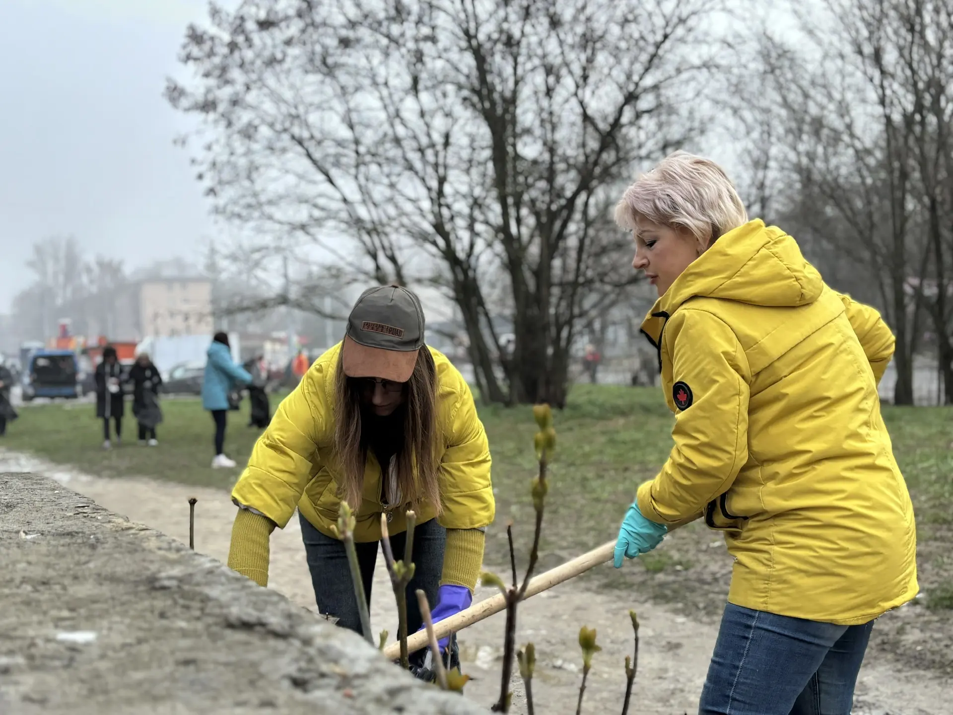 🗓 #ПрямоСейчас в рамках месячника по благоустройству региона сотрудники Министерства социального обе