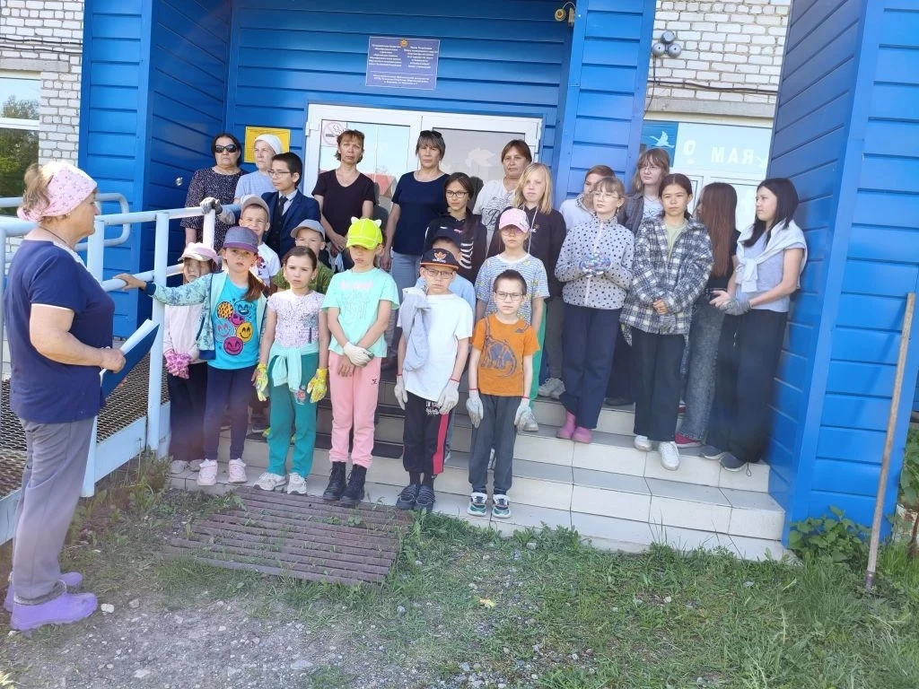👏🌳🌷Коллектив работников и обучающихся МБОУ "Березовская  ООШ " провел субботник по о...