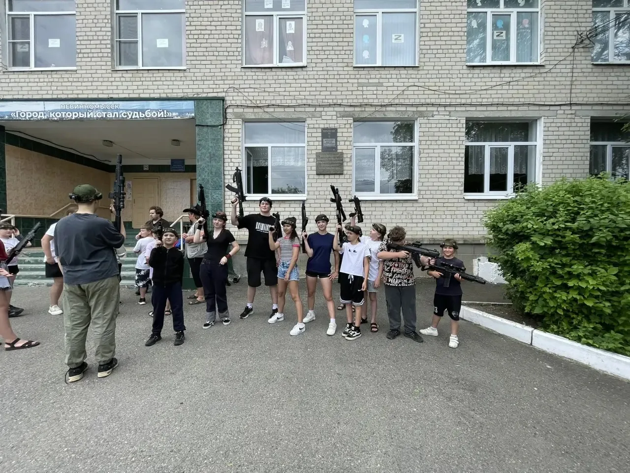 Ура! Сегодня было по‑настоящему жарко — но не из‑за погоды, а из‑за эпичной битвы в лазертаге! 🤺💥
