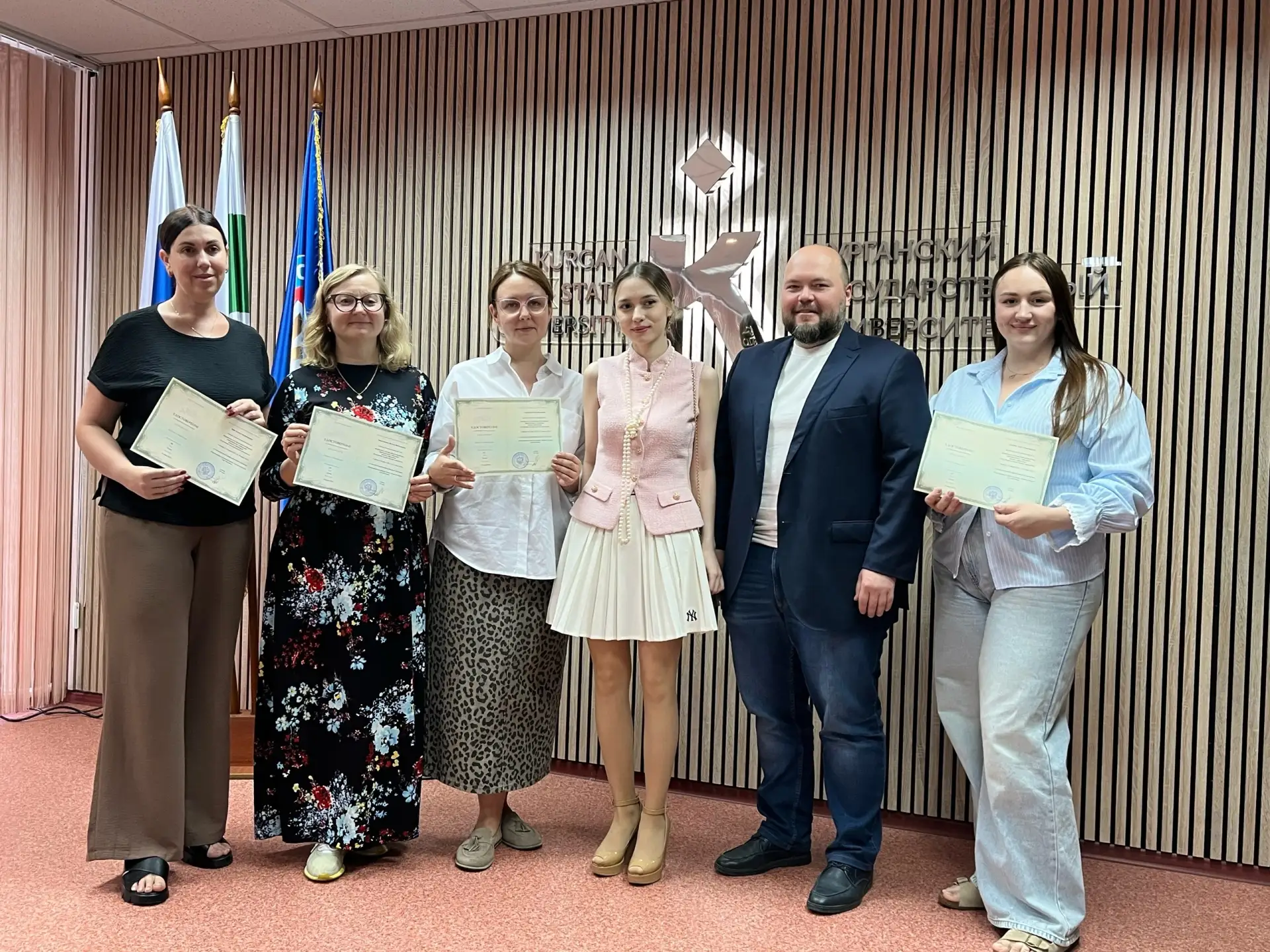 👩‍🎓Китайский язык в школьном расписании: учителя из Кургана прошли обучение в КГУ

37 учителей шко
