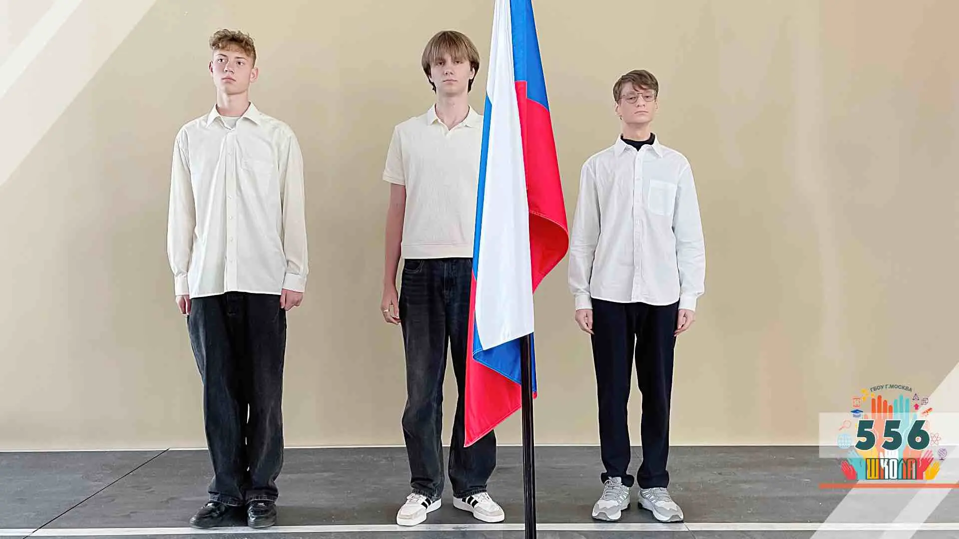 ✨🇷🇺  Учебная неделя в нашей школе началась церемонией вноса и установки флага Российс...