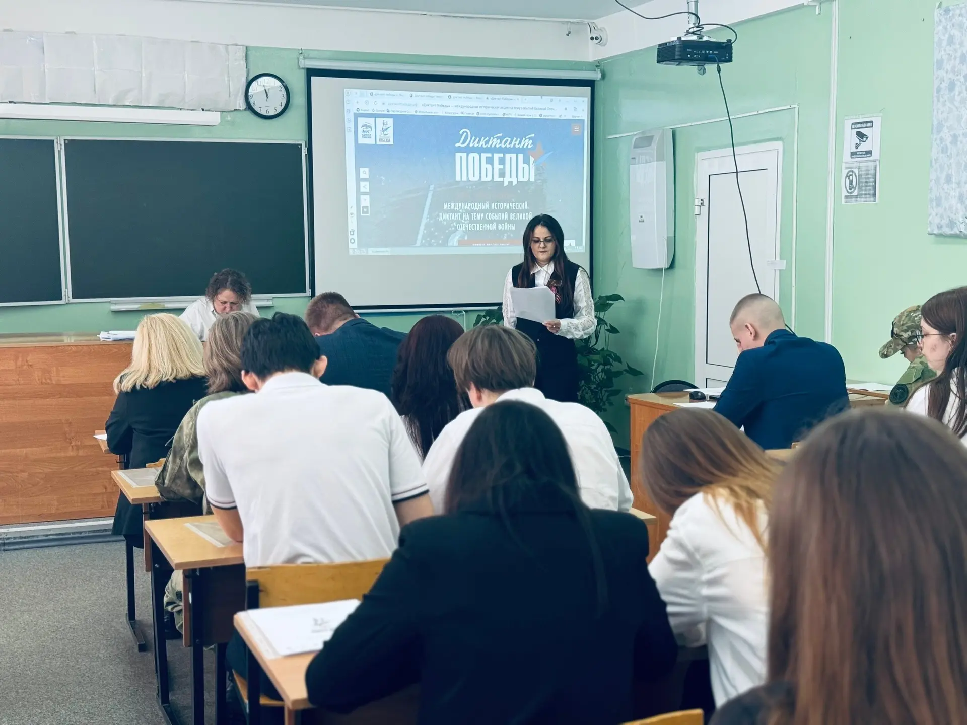 🇷🇺«ДИКТАНТ ПОБЕДЫ» В ШКОЛЕ №34: ЗНАТЬ, ЧТОБЫ ПОМНИТЬ   24 апреля в стенах нашей школы состоялась мас