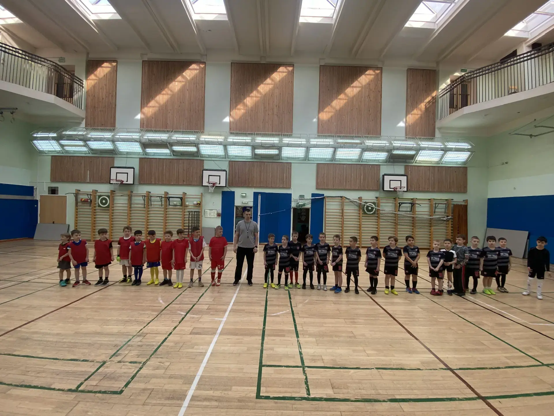Футбольная серия: играем, растём, побеждаем ⚽  Между нашей школой и Школой имени Полбина прошёл цикл