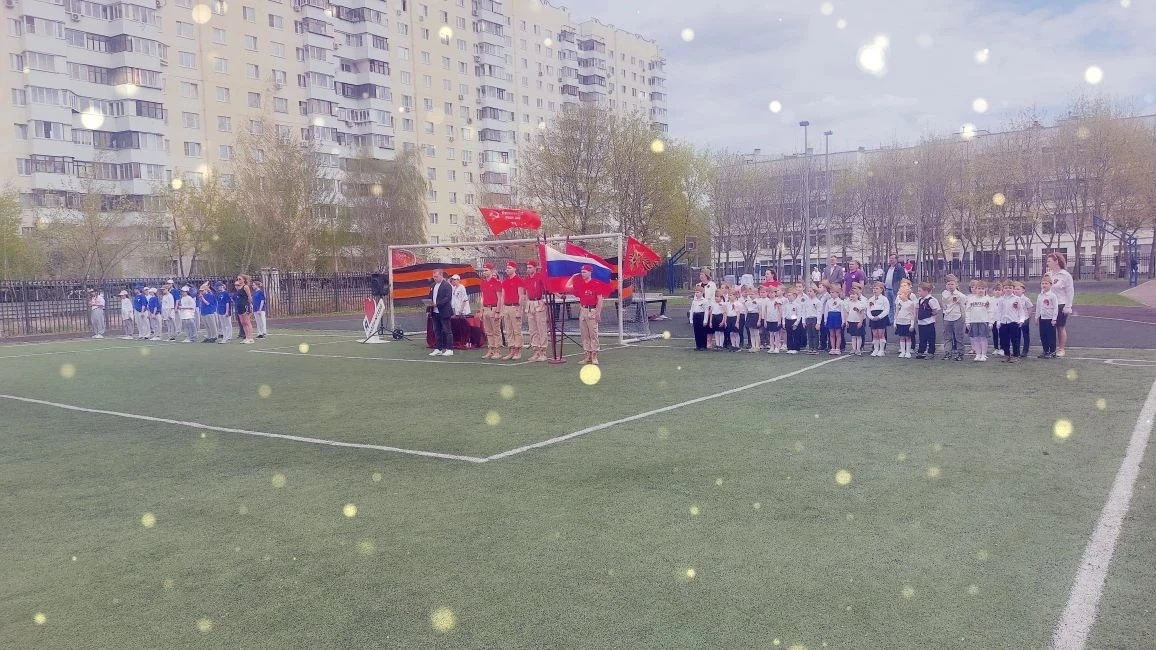 «И эстафету передать Не только внукам, но и дальше... Бороться против всякой фальши Готовых Правду и