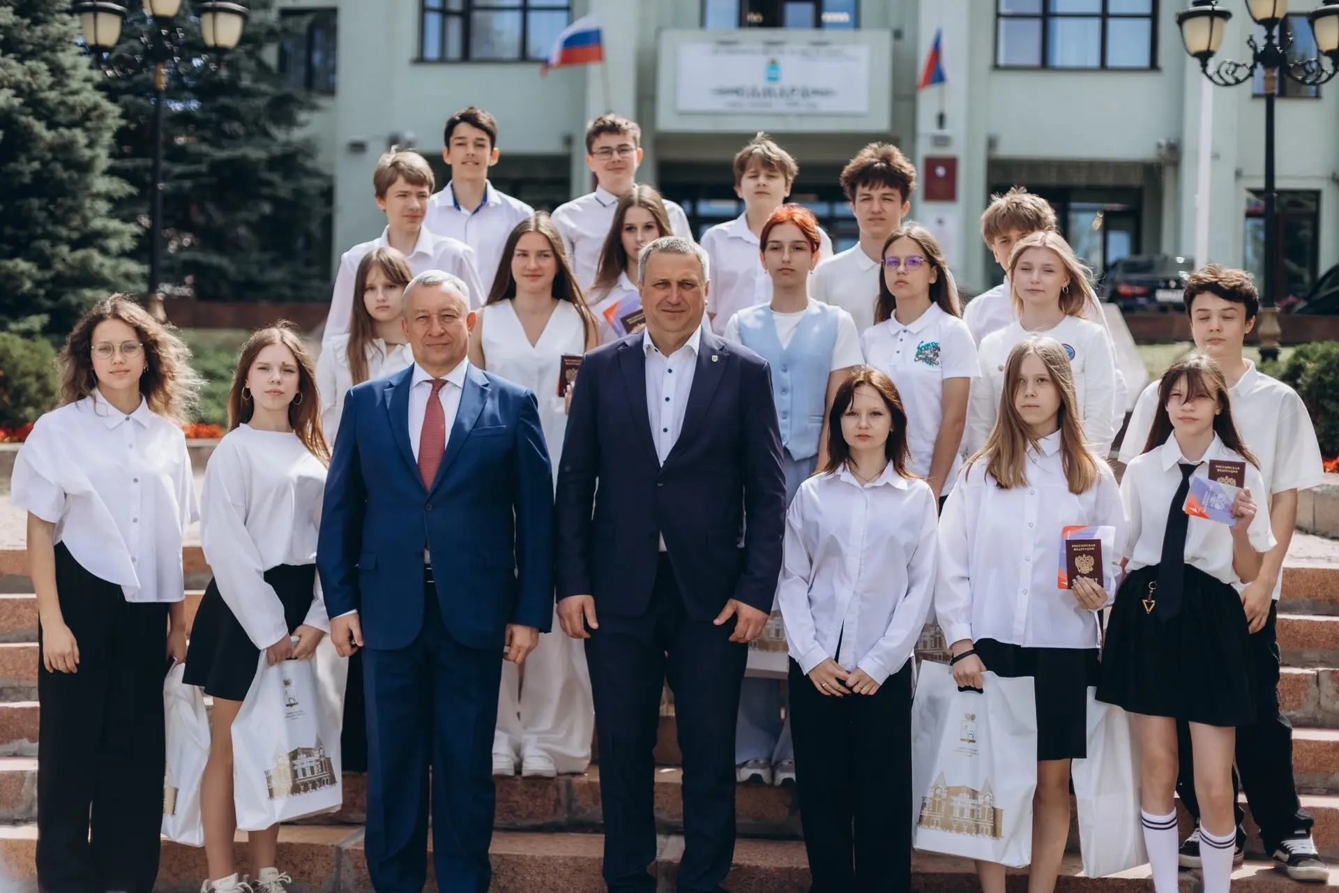 Получение первого паспорта в преддверии Дня России 🇷🇺 — это не только формальная процедура, но и с
