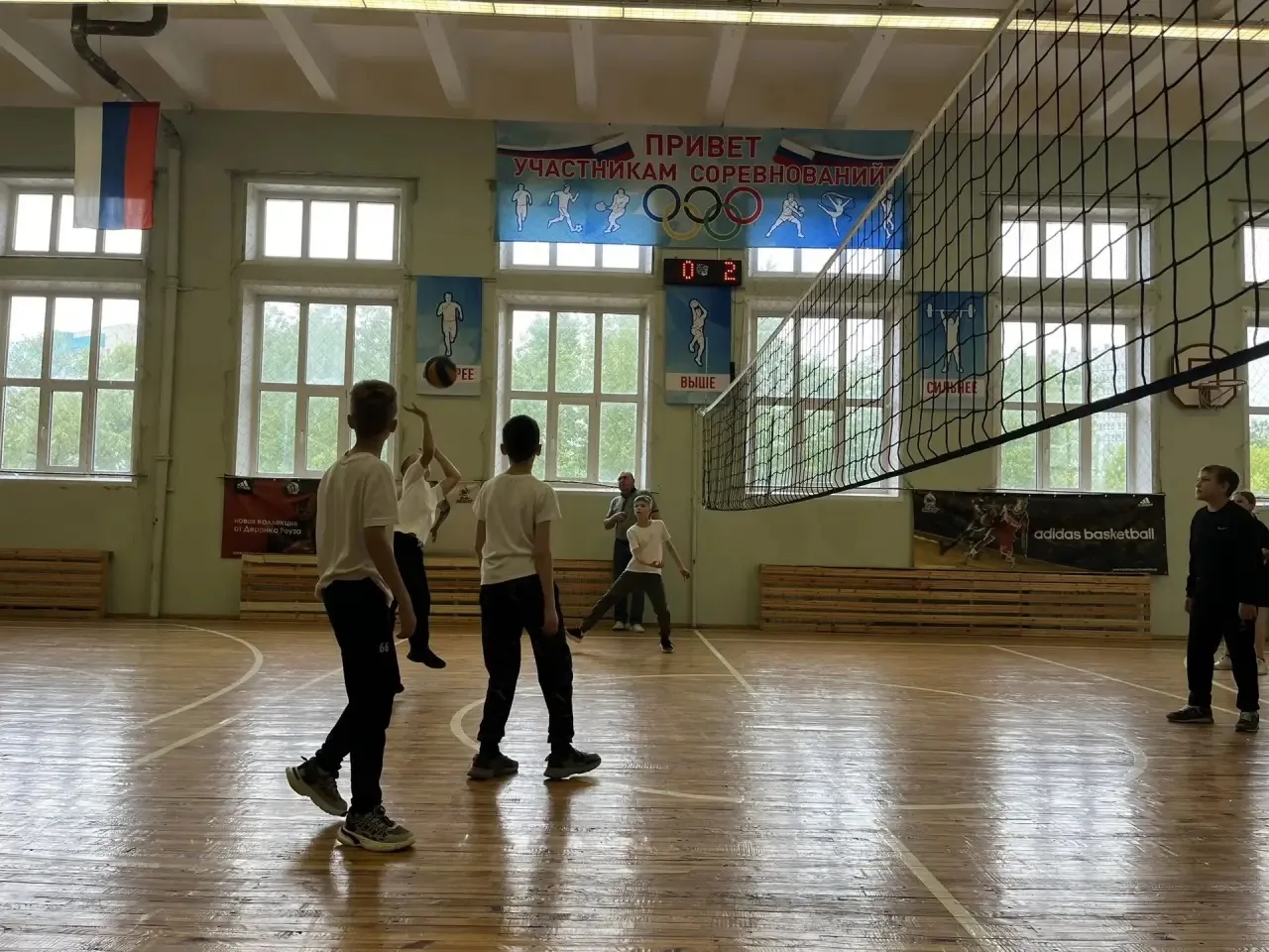 🏐 Волейбольный турнир к 81-й годовщине Победы!  Сегодня в нашей школе прошли соревнования по волейбо