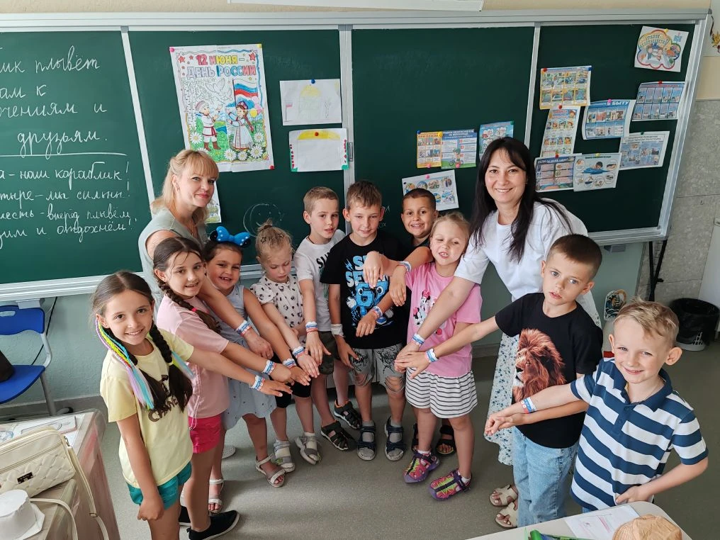 💥💥💥С Днём России!🇷🇺🇷🇺🇷🇺

Педагоги и ребята нашей школы и пришкольного лагеря поздравляют вс