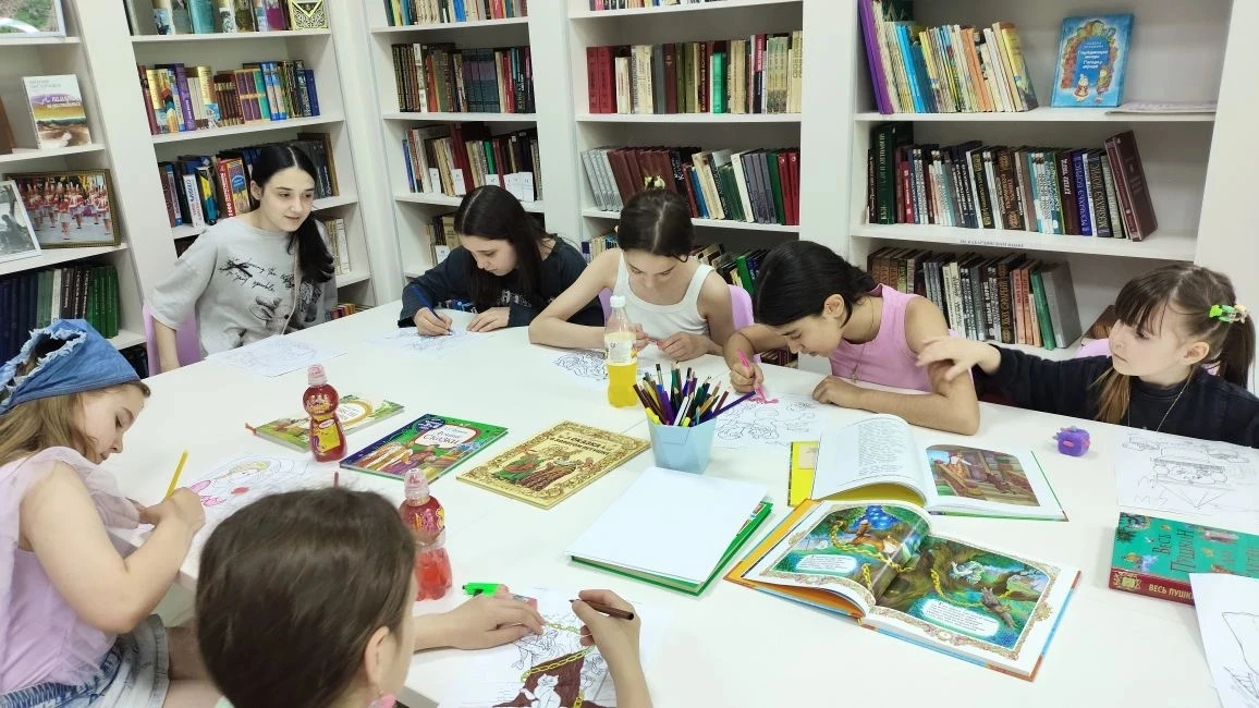🦋В детской модельной на Ашурова час творчества "Рисуем сказки Пушкина" прошел на ура! 

В библиотек