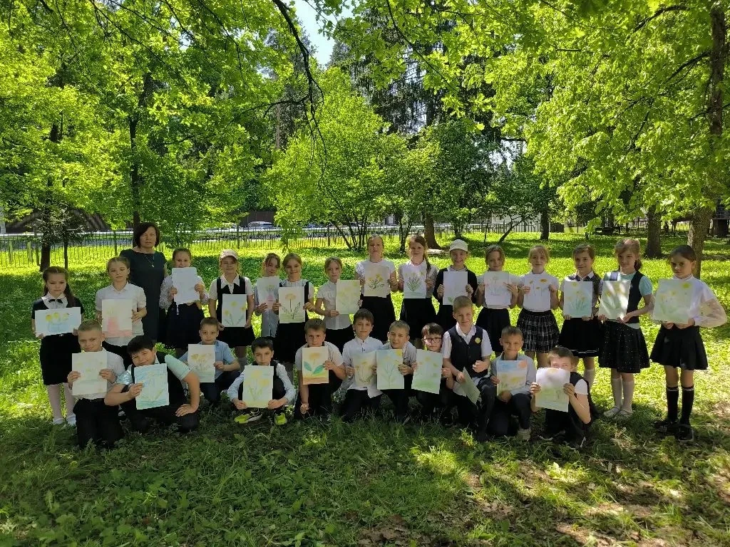 😍🎨Май! Солнце! Отличная погода! Второклассники в такой прекрасный день провели урок рисования на при