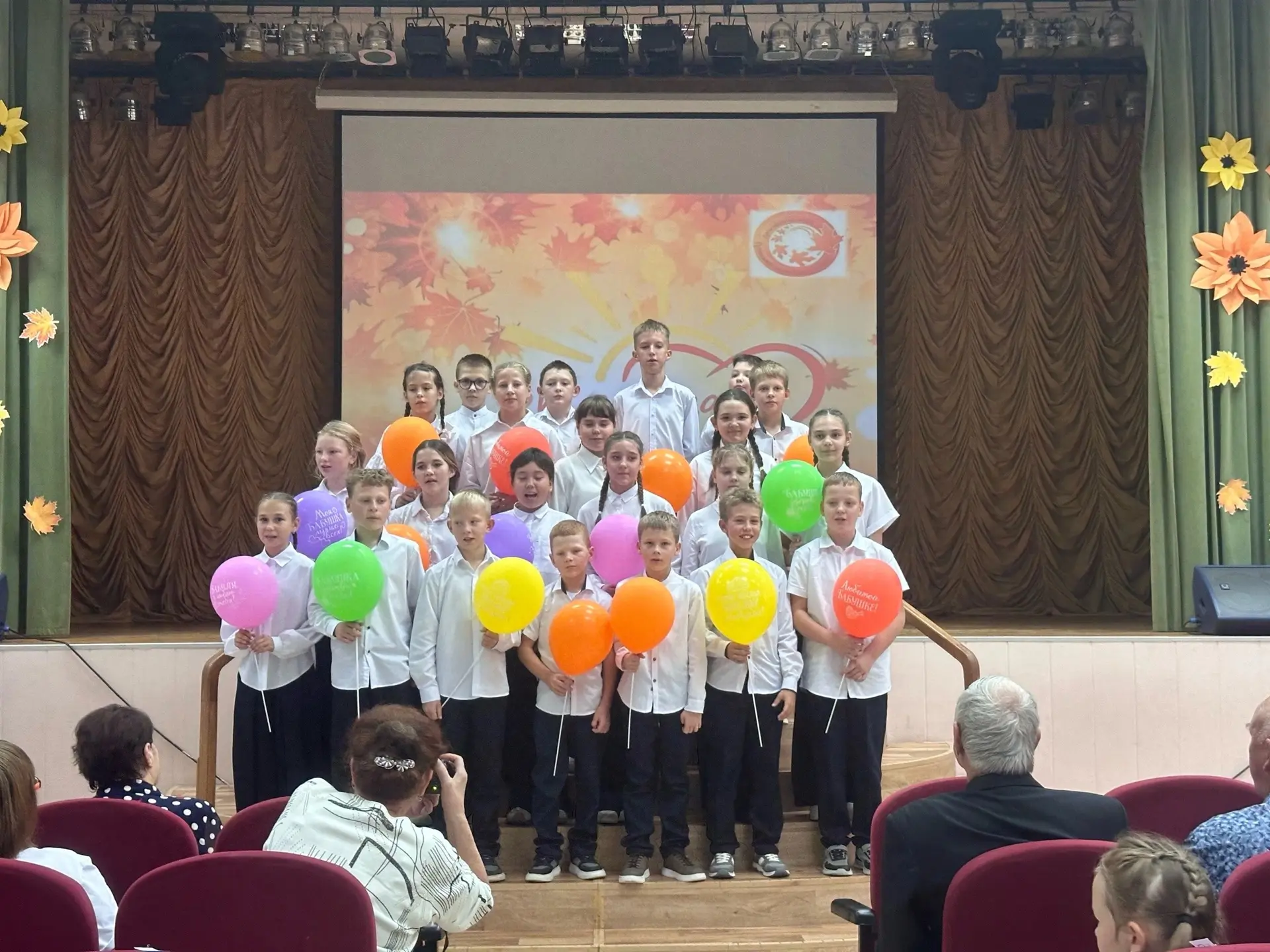 🎉 Накануне Дня пожилого человека в Бердюжской школе царила особая атмосфера тепла и бл...