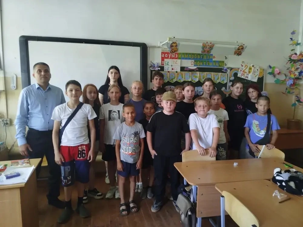 В гостях у воспитанников лагеря "Содружество" с профилактической беседой побывал волонтёр Всероссийс
