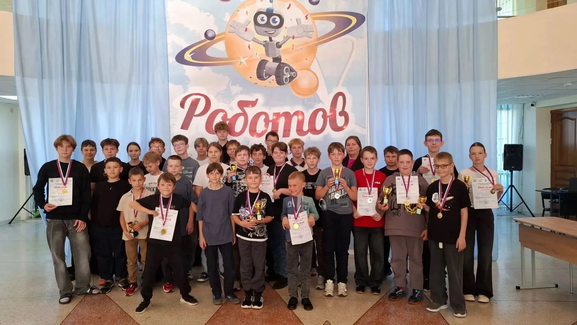 Серовские школьники взяли 9 призовых мест на фестивале робототехники «Планета роботов —...