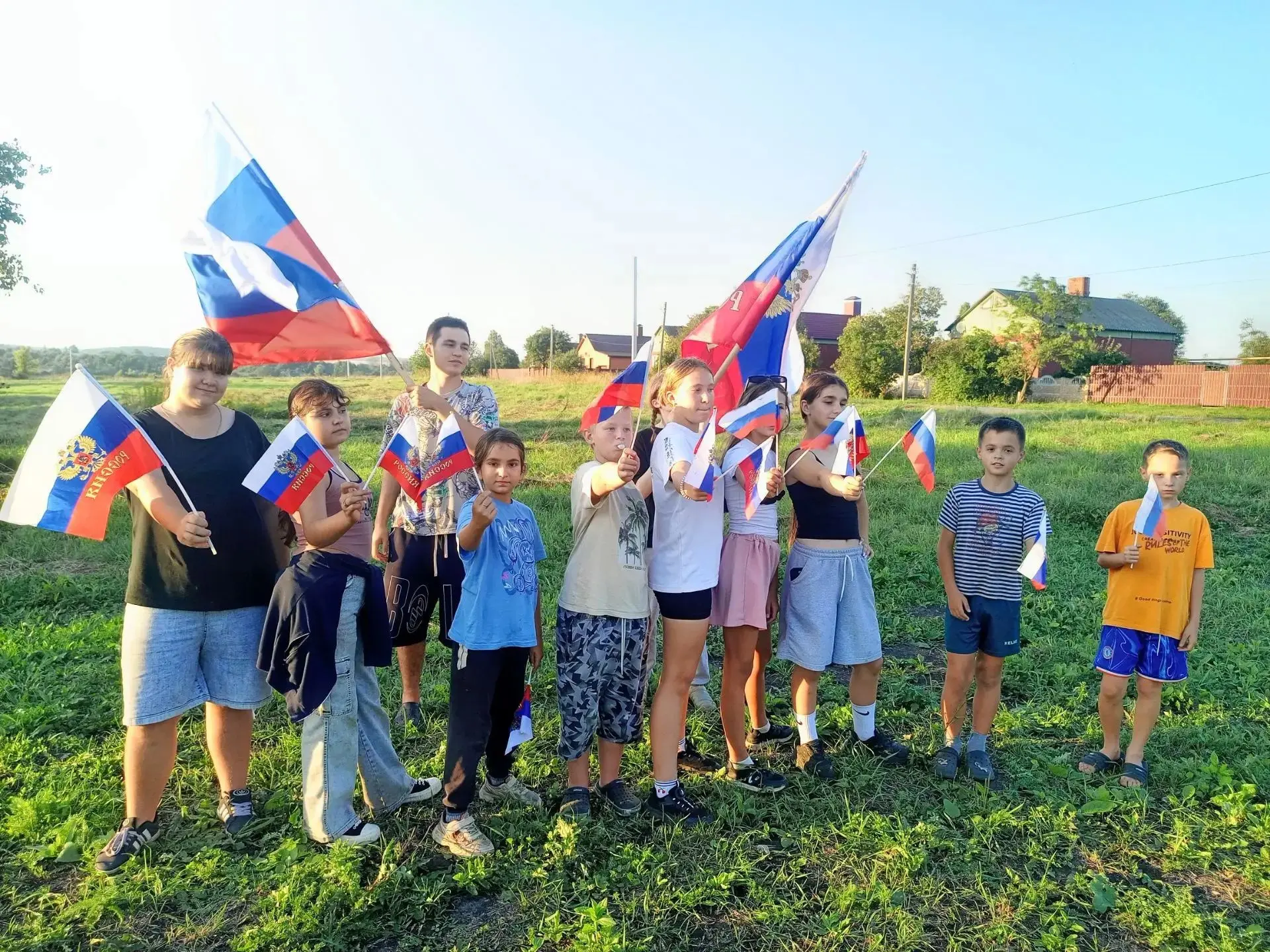В Лужнах сегодня по-настоящему праздничная атмосфера! 🇷🇺 Здесь прошла патриотическая ...