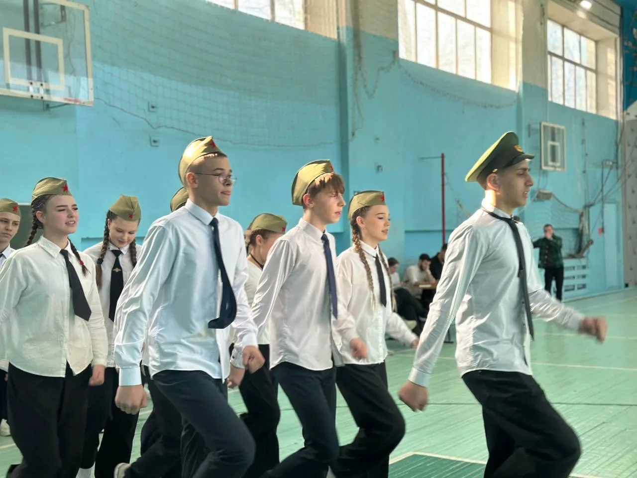 🪖🎖️Школьный смотр строя и песни  17 февраля в нашей школе прошел смотр строя и песни, который стал ч