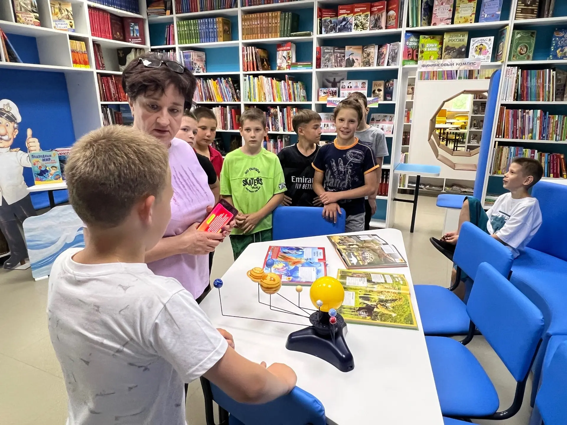 **📚 Поход в библиотеку: когда тишина — это приключение**

Лето — это не только активные игры на све