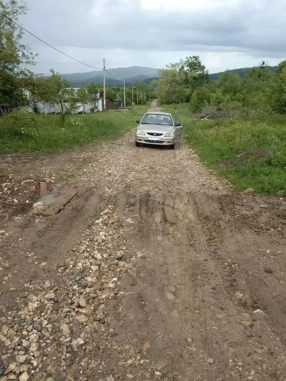 В администрации Абадзехского сельского поселения прокомментировали ситуацию с дорогой п...