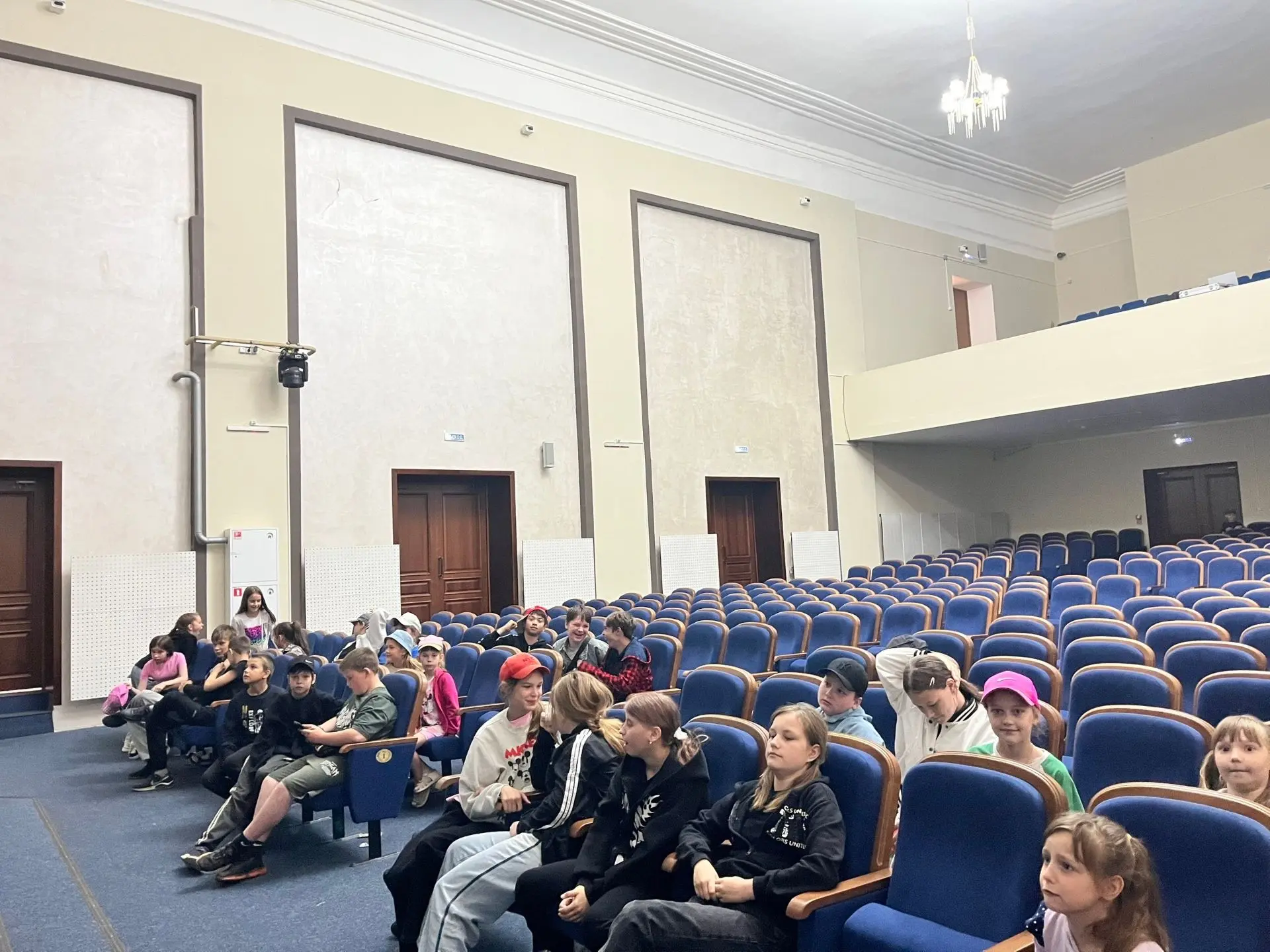 Кинопоказ во Дворце имени ДубровскихСегодня ребята посетили Дворец культуры имени Дубровских и для н