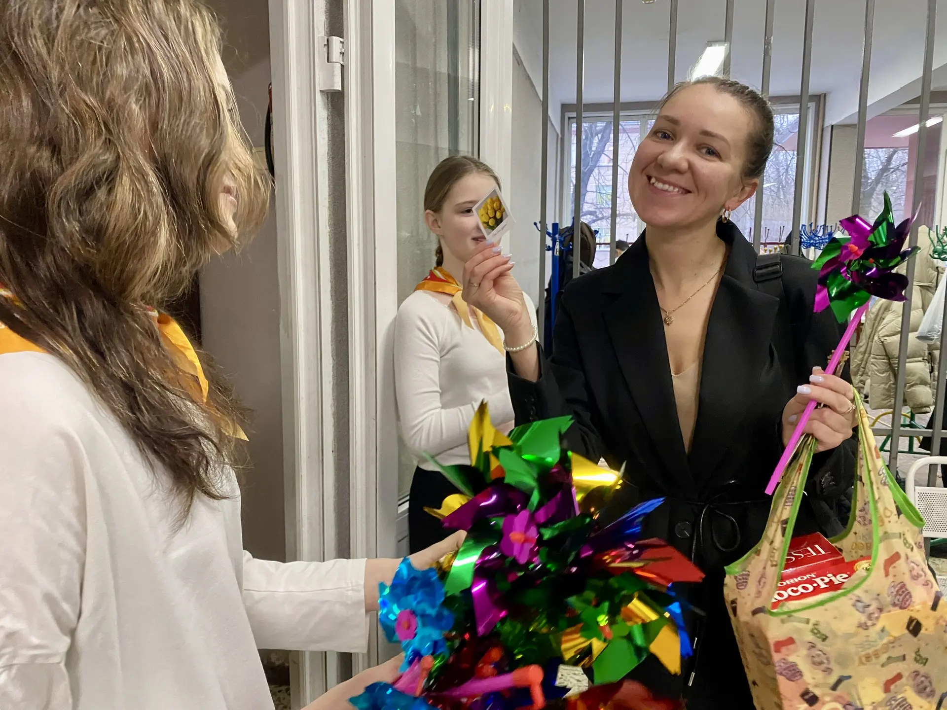 🌼🪻💐🌷🌺🌹Сегодня, в преддверии праздника, Совет обучающихся нашей школы устроил яркую и тёплую встречу 
