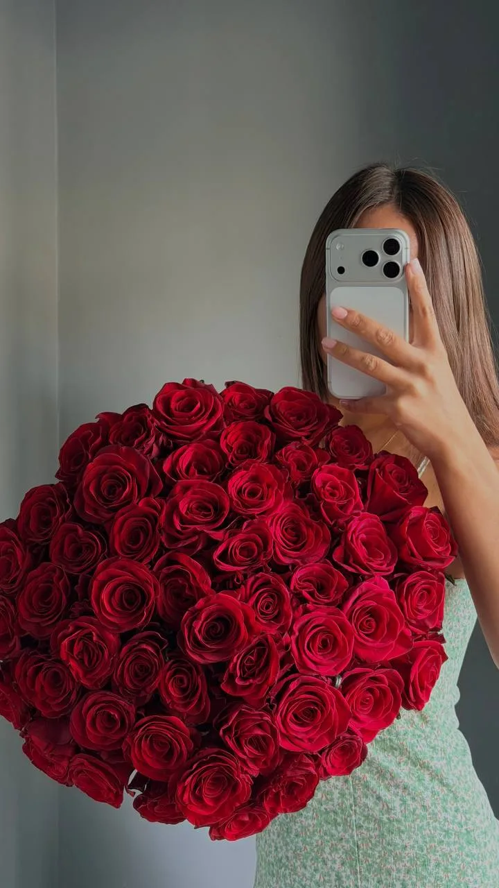 Как сделать так, чтобы розы радовали как можно дольше? ✨

Небольшая памятка: 

🌿 Подрежьте стебли п
