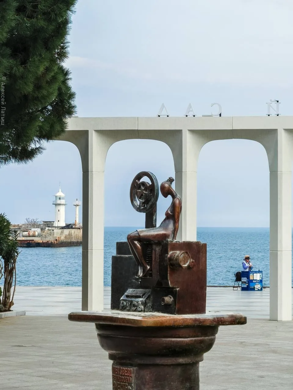 ☀️ Ялта как с открытки  Солнце, море, пальмы и знаменитая набережная. Весной город становится особен