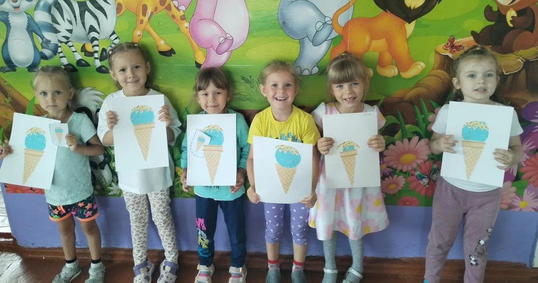Сегодня в средней группе мы отметили День мороженого 🍦
🎉 Ребята играли в подвижные игры: переносил
