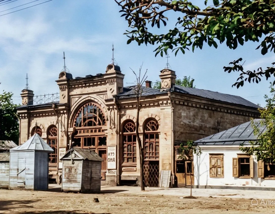 Первый кинотеатр в городе М. распахнул свои двери в 1908 году на современной улице Лени...