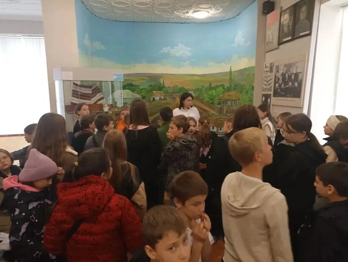 Учащиеся Родниковской средней общеобразовательной школы № 1 (5-10 классы) посетили мемо...