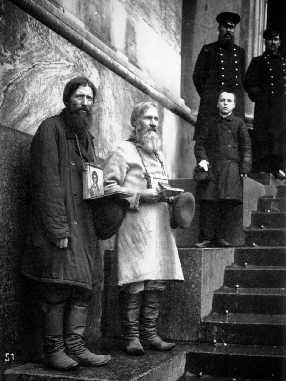 Нищие у Казанского собора, Санкт-Петербург, 1910 год.