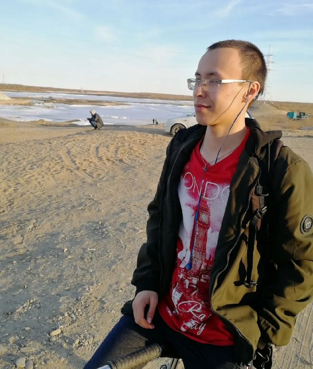 — Ты умеешь плавать?