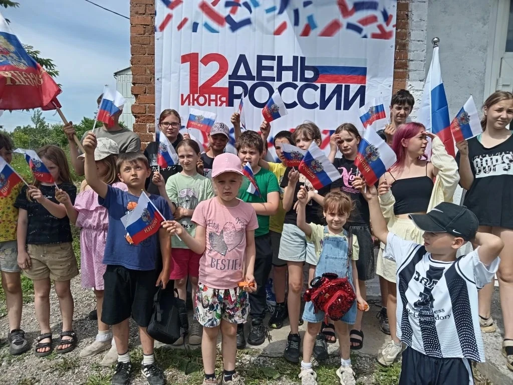 Россия — это мы! Как прошли праздничные мероприятия в наших сёлах ✨

12 июня стало днём гордости и т