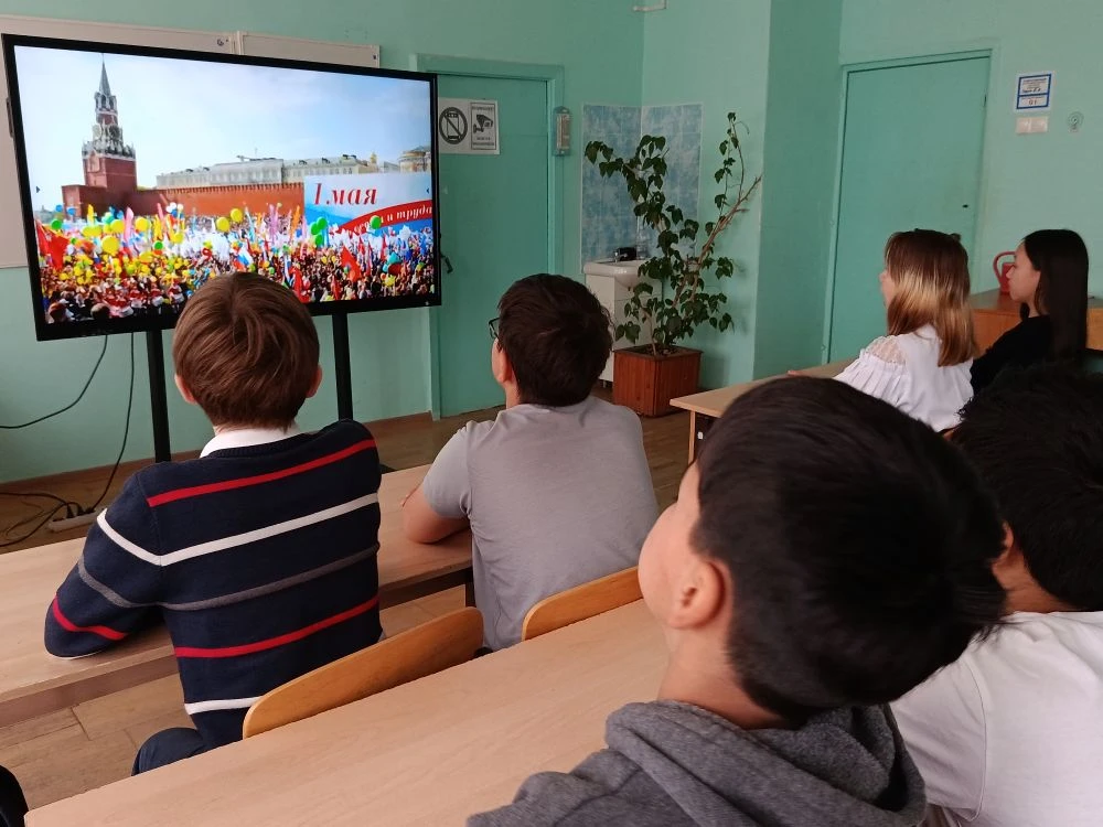 🌷 1 мая — Праздник Весны и Труда! 🌷  📅 Уже более 130 лет этот весенний праздник есть в календаре мно