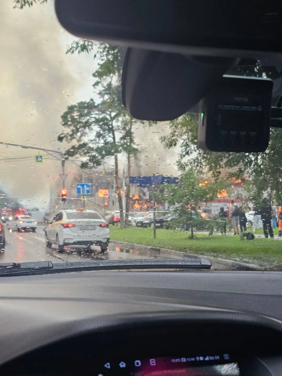 В Раменском загорелся ТЦ «Мадам».