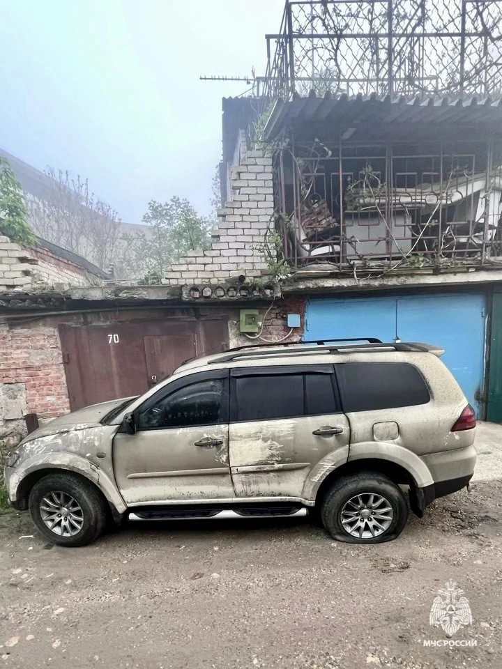 В Ставрополе в гаражном кооперативе сгорели три автомобиля, два мотоцикла и мопед 🔥    Пожар на улиц