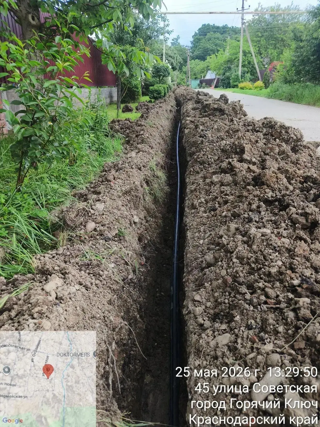 🚰 В Горячем Ключе начались работы по замене старого водовода на улице Советской.  Сегодня специалист