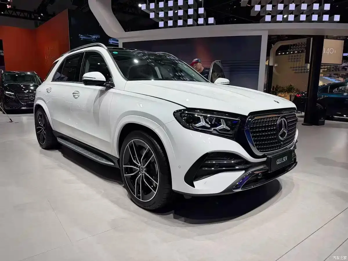 Mercedes-Benz представил удлинённую версию кроссовера GLE L