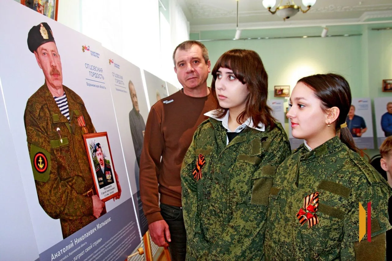 Сегодня волонтеры 10"А" класса, члены школьного музея "Наследие" посетили патриотическу...