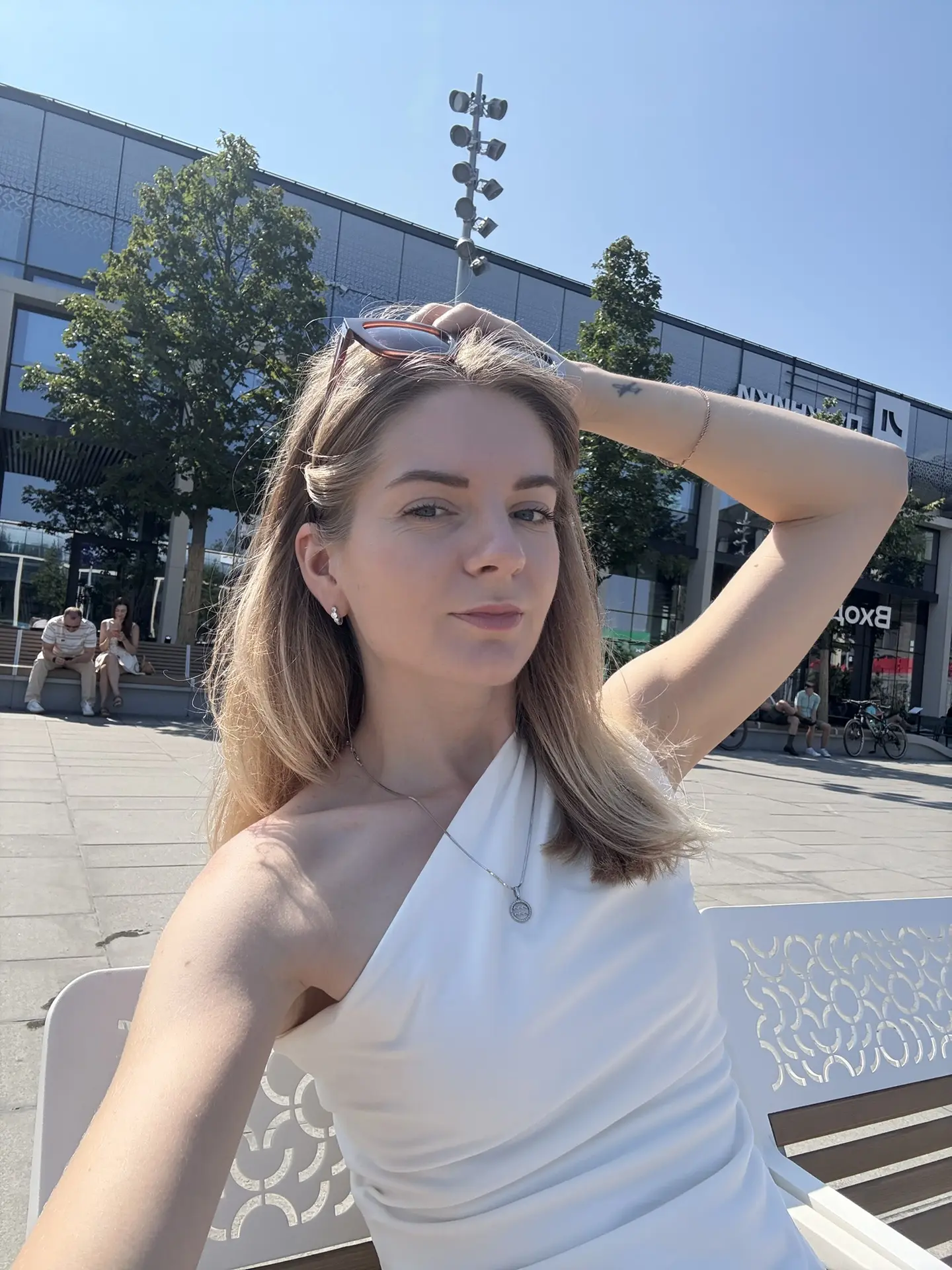 Мы приехали в Лужники 🙌🏻☀️

По плану промокнуть полностью, переодеться, подняться на фуникулере на
