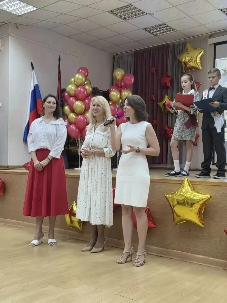В Школе 1375 прошли выпускные праздники для учеников 4-х классов - тёплые, искренние и наполненные о