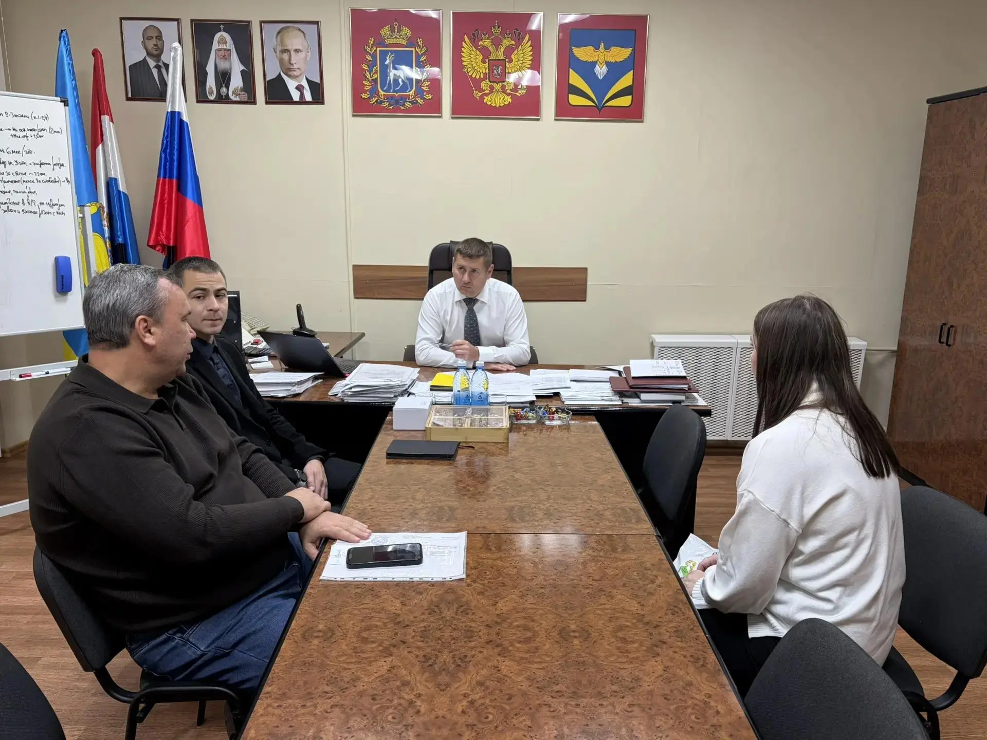 Сегодня Врио главы района Виталий Николаевич Виноградов провёл личный приём граждан.