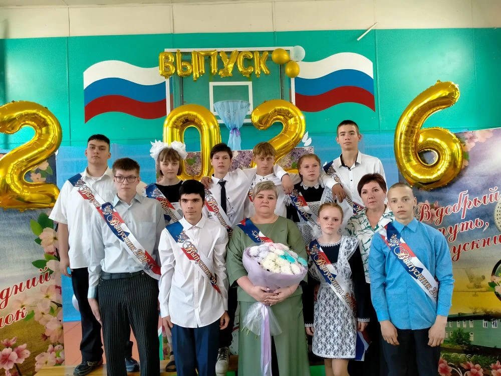 Праздник последнего звонка: трогательное прощание со школой ✨