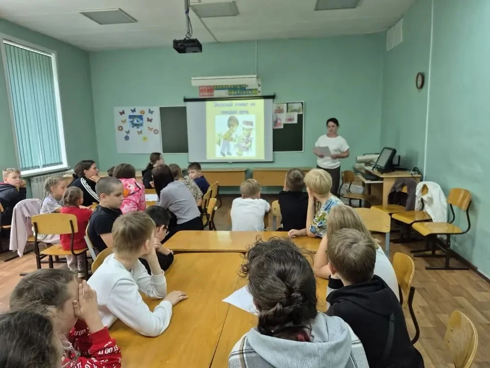 🌟 Уроки вежливости: в лагере «Улыбка» прошла деловая игра «Весёлый этикет» 🤝😊

Сегодня в нашем пр