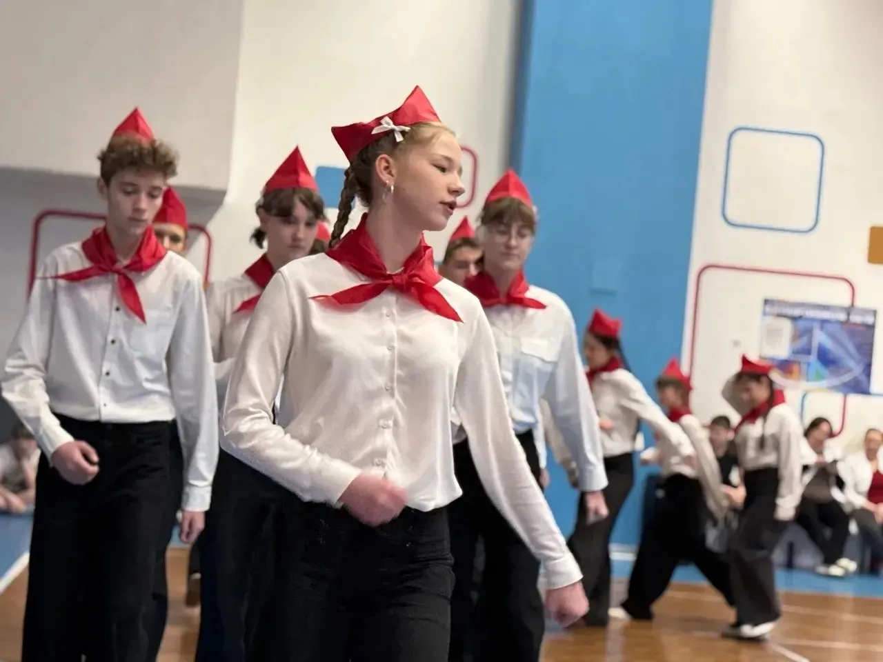 Конкурс «Смотр строя и песни» в Янинском центре образования!    С 24 по 26 февраля по сложившейся тр