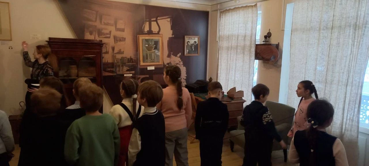 Провожаем зиму творчески! 🖼☀  Как совместить серьезное искусство и веселый народный праздник? 2 «В» 