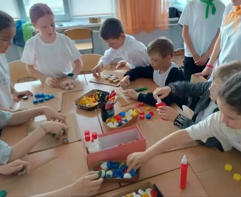 ☀️ 16 июня в лагере «Солнечный»!
Миссия дня: «Открывай страну и береги планету» 🌍🇷🇺

Вторник прош