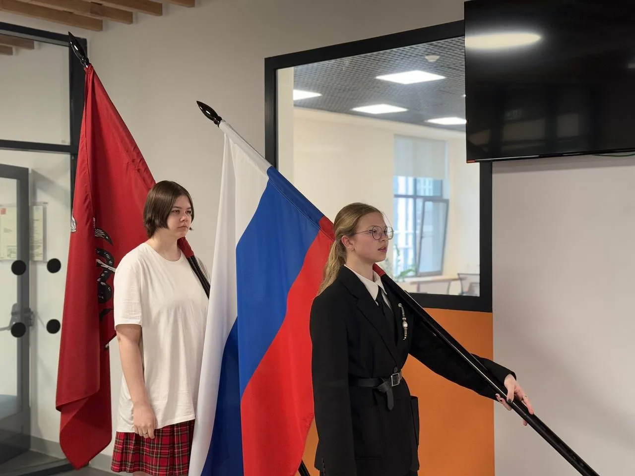 Последний понедельник учебного года 🇷🇺  Сегодня не просто понедельник, а последний понедельник учебн