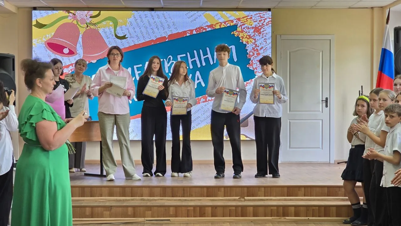 В нашей школе прошла торжественная линейка 🎉, посвященная подведению итогов этого учеб...