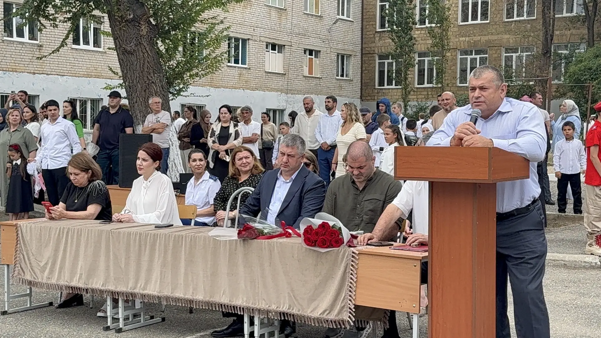 1.09.2026г окрасилось сегодня одновременно радостью встречи и тихой печалью. В стенах н...