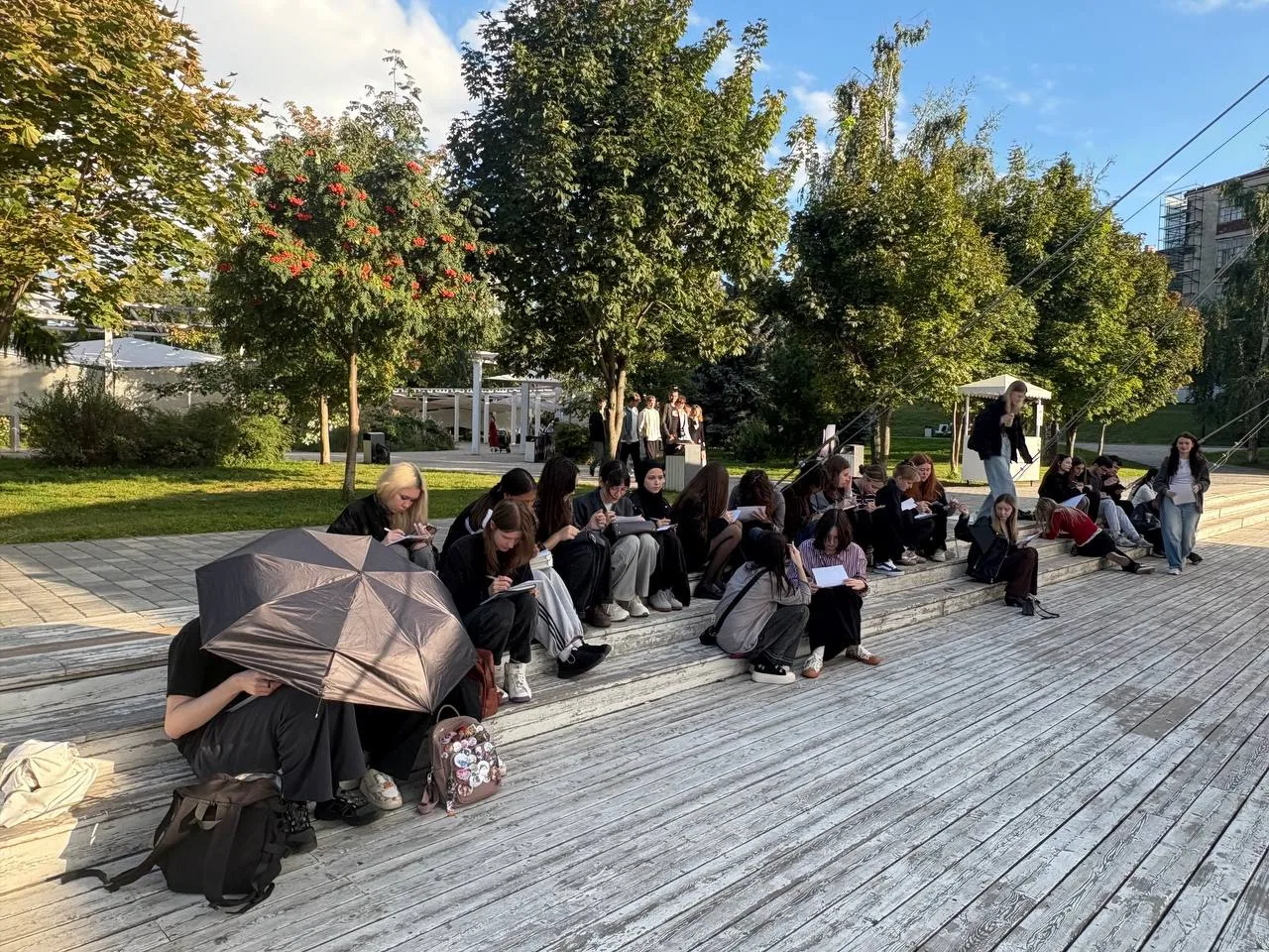 🍁Не просто кураторский час: как группа 12-507 встретила 2 курс в парке «Чёрное озеро»